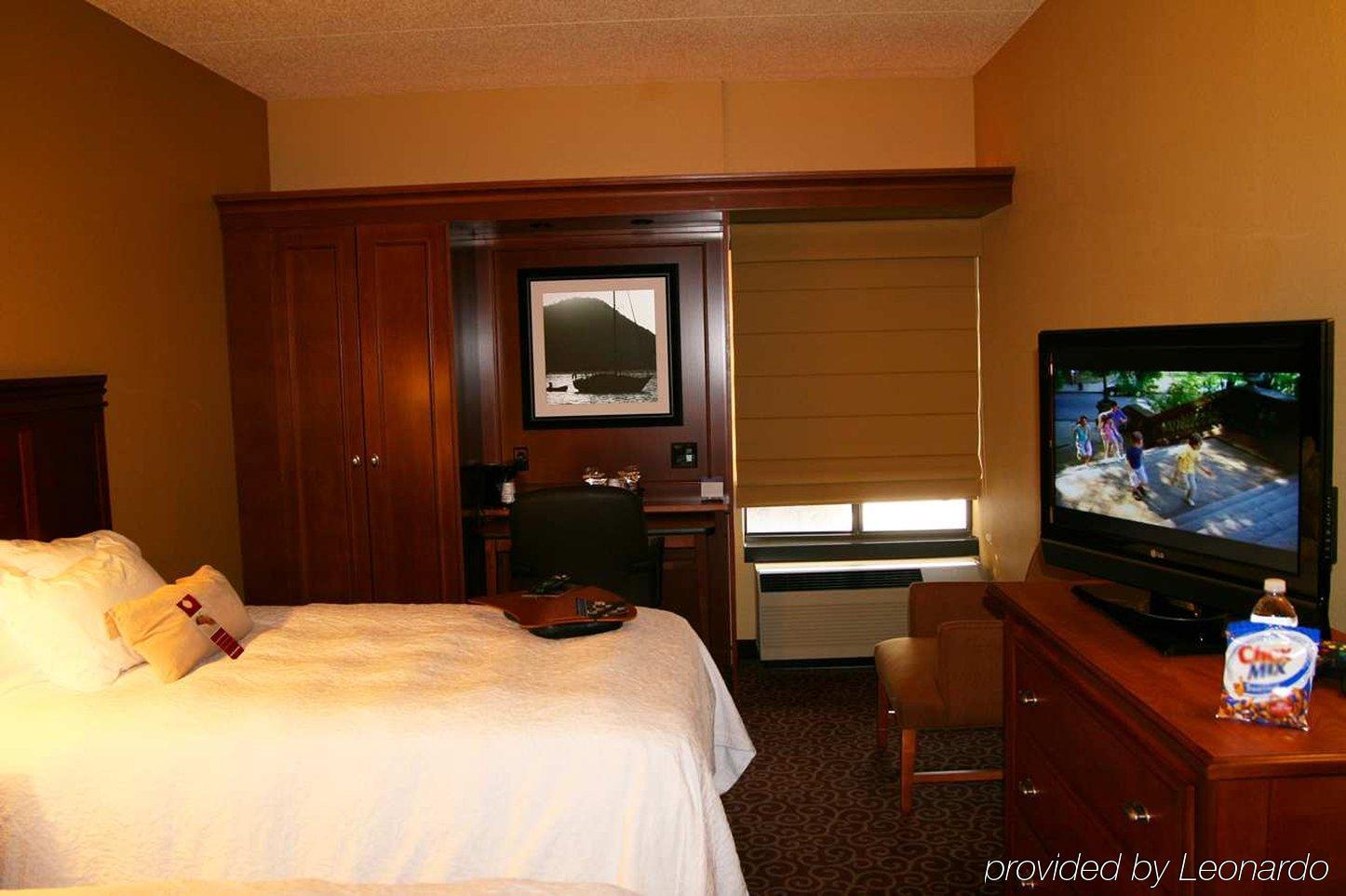 Spx Hotel Green Bay Bagian luar foto
